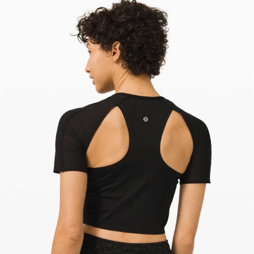 Lululemon Set Challenger Short Sleeve in a size 4